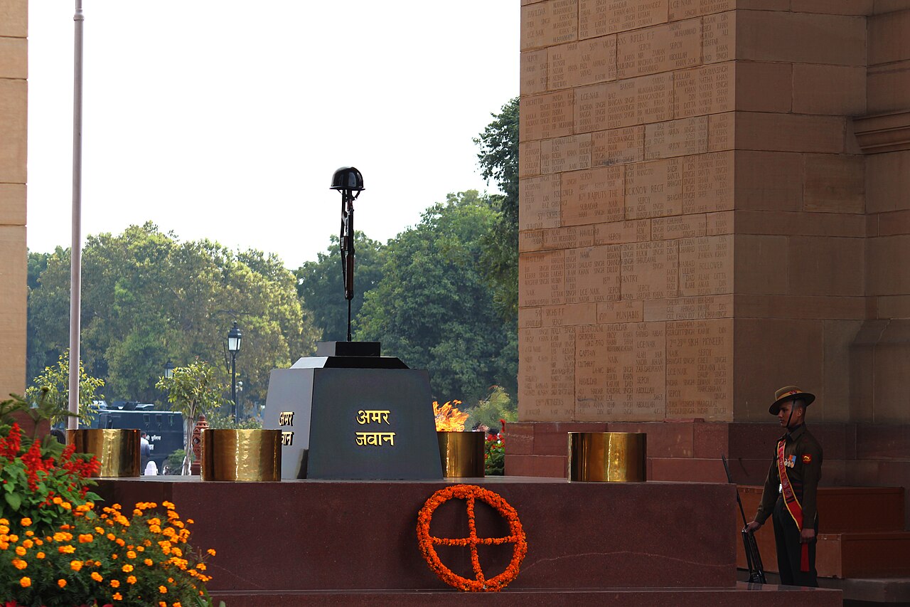 An eternal flame of remembrance at India Gate